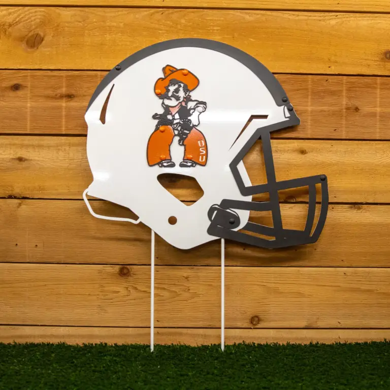 Full body pete helmet on stakes white